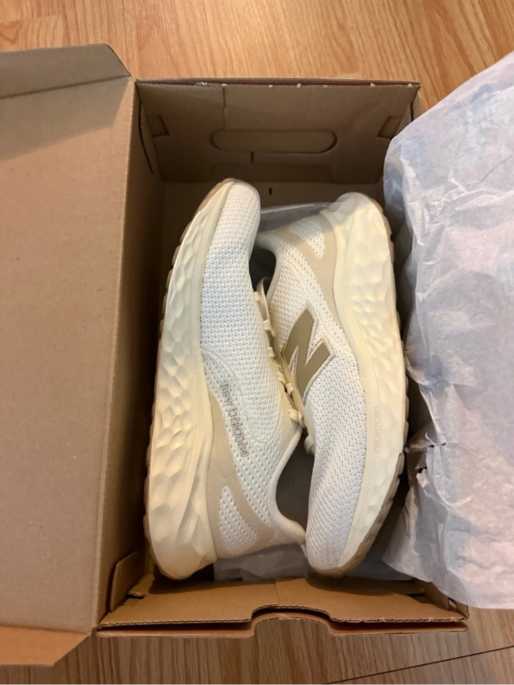 NIB New Balance Fresh Foam Arishi v4 Running Shoes Cream Womens 7